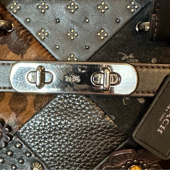 Coach Swagger - Picture 9 of 15